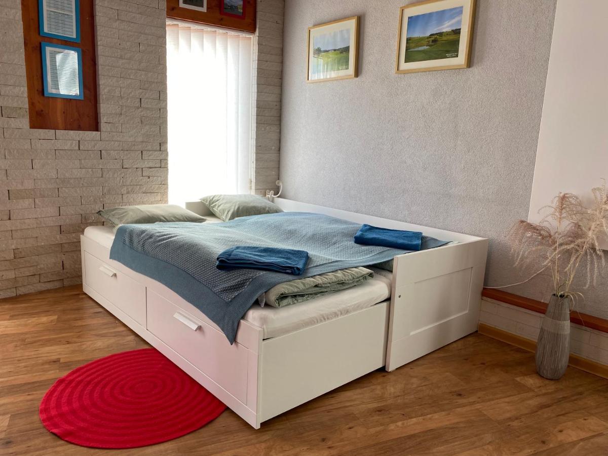 Apartamento U Vrabčáka Zlonin Exterior foto